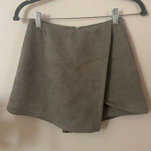 SUEDE SKORT - SMALL - NEVER WORN